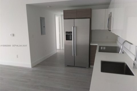 Condo in Miami, Florida, 2 bedrooms  № 2067711 - photo 8