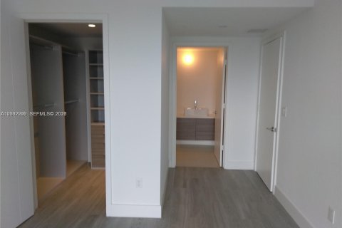 Condo in Miami, Florida, 2 bedrooms  № 2067711 - photo 2