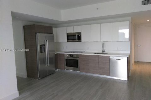 Condo in Miami, Florida, 2 bedrooms  № 2067711 - photo 5