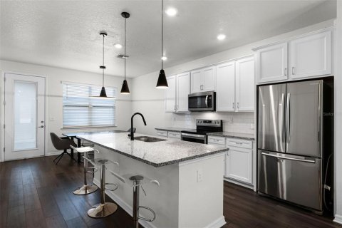 Townhouse in Oakland, Florida 2 bedrooms, 136.75 sq.m. № 1914144 - photo 9