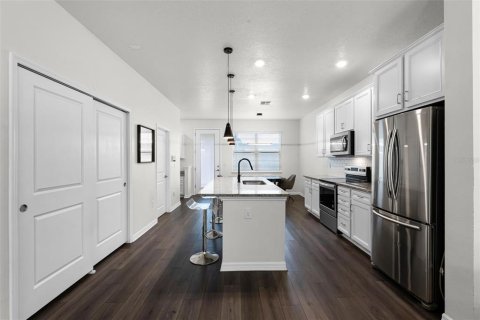 Townhouse in Oakland, Florida 2 bedrooms, 136.75 sq.m. № 1914144 - photo 8