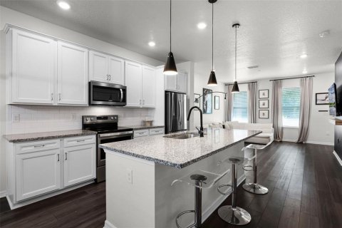 Townhouse in Oakland, Florida 2 bedrooms, 136.75 sq.m. № 1914144 - photo 11