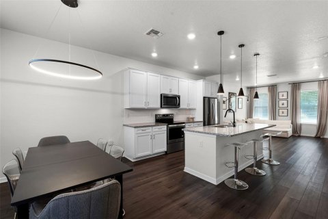 Townhouse in Oakland, Florida 2 bedrooms, 136.75 sq.m. № 1914144 - photo 18