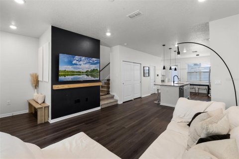 Townhouse in Oakland, Florida 2 bedrooms, 136.75 sq.m. № 1914144 - photo 7