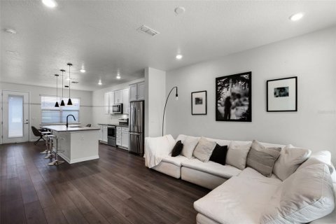 Townhouse in Oakland, Florida 2 bedrooms, 136.75 sq.m. № 1914144 - photo 6