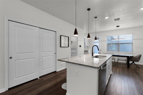 Townhouse in Oakland, Florida 2 bedrooms, 136.75 sq.m. № 1914144 - photo 13