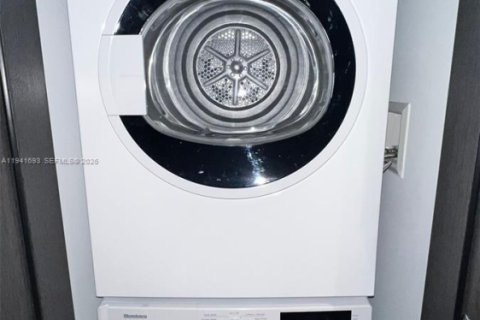 Condominio en venta en Miami, Florida, 1 dormitorio, 41.06 m2 № 2000050 - foto 5