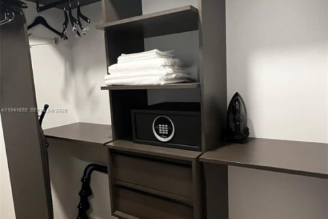 Condominio en venta en Miami, Florida, 1 dormitorio, 41.06 m2 № 2000050 - foto 4