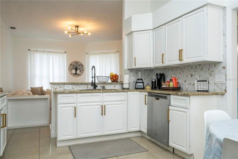 House in Orlando, Florida 4 bedrooms, 186.83 sq.m. № 1802971 - photo 16