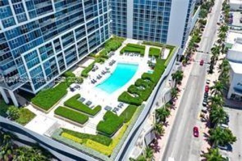 Condo in Miami Beach, Florida, 1 bedroom № 2076295 - photo 30