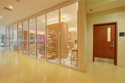 Condo in Miami Beach, Florida, 1 bedroom № 2076295 - photo 28