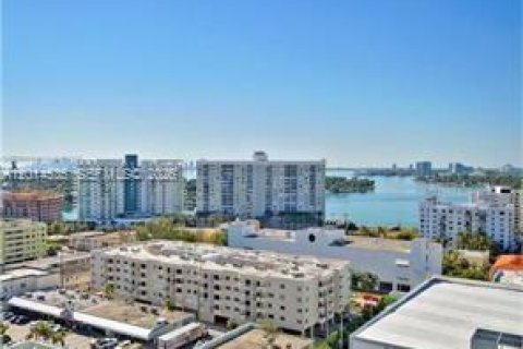 Condo in Miami Beach, Florida, 1 bedroom № 2076295 - photo 16