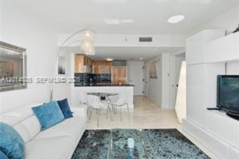 Condo in Miami Beach, Florida, 1 bedroom № 2076295 - photo 9