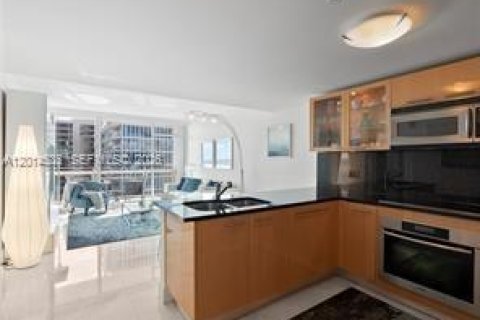 Condo in Miami Beach, Florida, 1 bedroom № 2076295 - photo 8