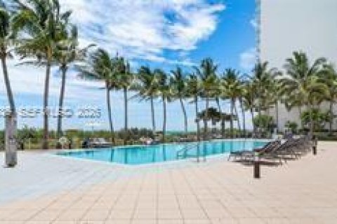 Condo in Miami Beach, Florida, 1 bedroom № 2076295 - photo 23