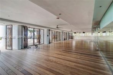 Condo in Miami Beach, Florida, 1 bedroom № 2076295 - photo 25