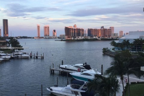 Condominio en alquiler en Aventura, Florida, 3 dormitorios, 169.45 m2 № 2026062 - foto 17