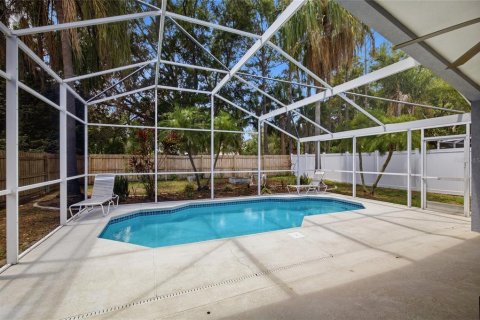 House in Apollo Beach, Florida 3 bedrooms, 144 sq.m. № 2231470 - photo 3