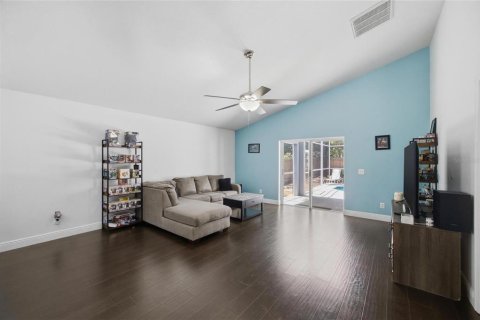 House in Apollo Beach, Florida 3 bedrooms, 144 sq.m. № 2231470 - photo 7
