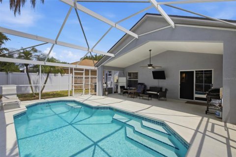House in Apollo Beach, Florida 3 bedrooms, 144 sq.m. № 2231470 - photo 2