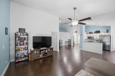 House in Apollo Beach, Florida 3 bedrooms, 144 sq.m. № 2231470 - photo 9
