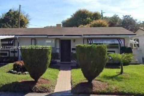 Villa ou maison à vendre à Miami, Floride: 3 chambres, 130.62 m2 № 1864641 - photo 3