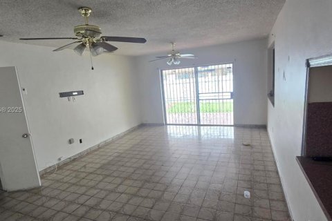 Купить виллу или дом в Майами, Флорида 3 спальни, 183.95м2, № 1954327 - фото 2