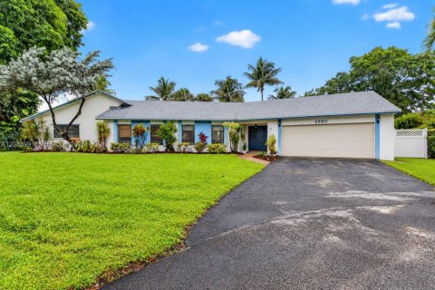 Casa en venta en Plantation, Florida, 4 dormitorios, 256.69 m2 № 2383077 - foto 2