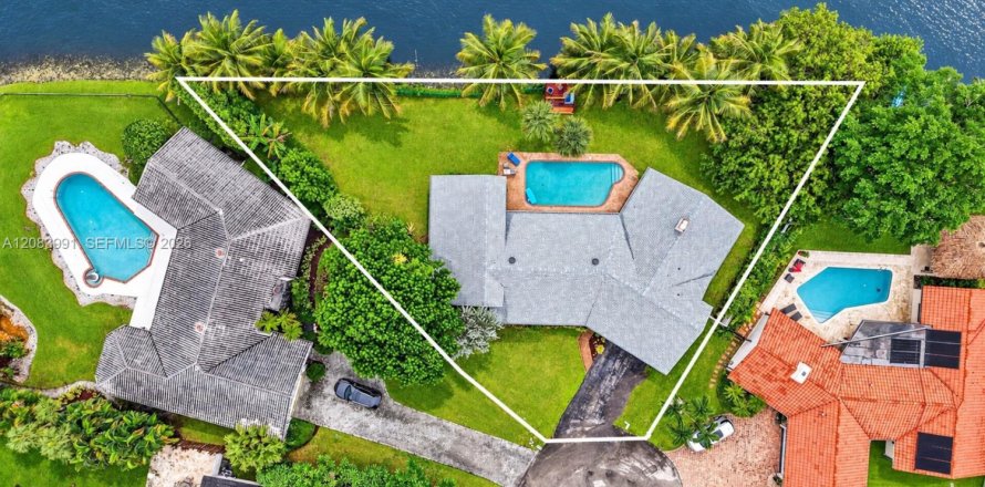 Casa en Plantation, Florida 4 dormitorios, 256.69 m2 № 2383077