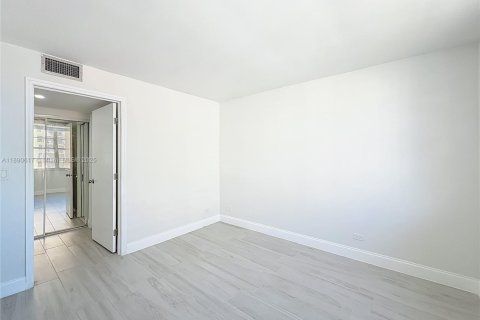 Copropriété à vendre à Sunny Isles Beach, Floride: 2 chambres, 100.98 m2 № 1948207 - photo 23