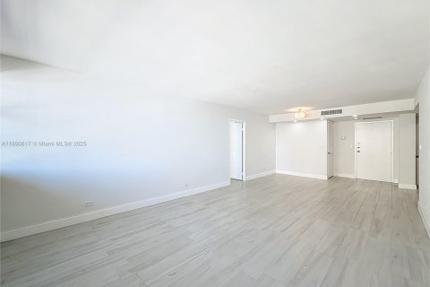 Copropriété à vendre à Sunny Isles Beach, Floride: 2 chambres, 100.98 m2 № 1948207 - photo 25