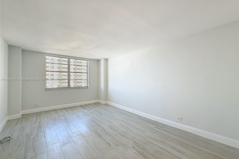 Copropriété à vendre à Sunny Isles Beach, Floride: 2 chambres, 100.98 m2 № 1948207 - photo 27