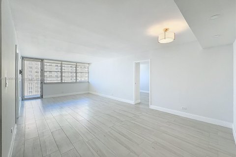 Copropriété à vendre à Sunny Isles Beach, Floride: 2 chambres, 100.98 m2 № 1948207 - photo 20