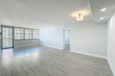 Copropriété à vendre à Sunny Isles Beach, Floride: 2 chambres, 100.98 m2 № 1948207 - photo 19
