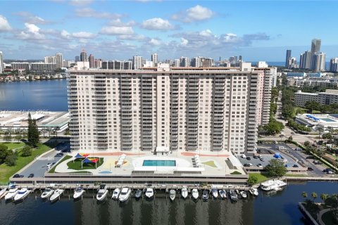 Copropriété à vendre à Sunny Isles Beach, Floride: 2 chambres, 100.98 m2 № 1948207 - photo 1