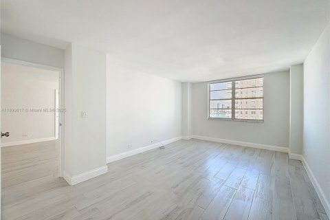 Copropriété à vendre à Sunny Isles Beach, Floride: 2 chambres, 100.98 m2 № 1948207 - photo 29