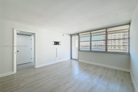 Copropriété à vendre à Sunny Isles Beach, Floride: 2 chambres, 100.98 m2 № 1948207 - photo 24