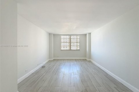 Copropriété à vendre à Sunny Isles Beach, Floride: 2 chambres, 100.98 m2 № 1948207 - photo 28