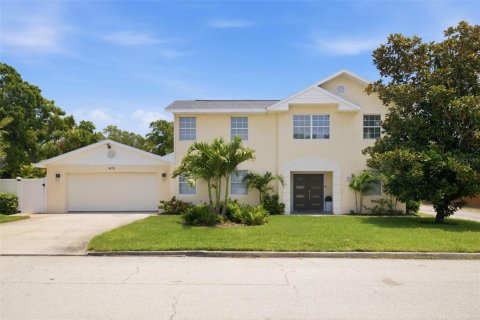 Casa en Saint Petersburg, Florida 4 dormitorios, 187.29 m2 № 2221059
