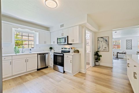Casa en venta en Saint Petersburg, Florida, 4 dormitorios, 187.29 m2 № 2221059 - foto 12