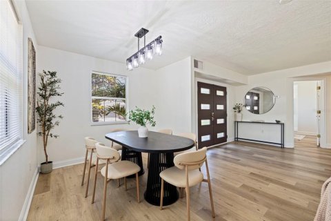Casa en venta en Saint Petersburg, Florida, 4 dormitorios, 187.29 m2 № 2221059 - foto 8