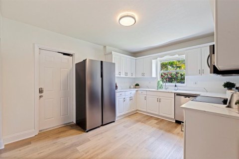 Casa en venta en Saint Petersburg, Florida, 4 dormitorios, 187.29 m2 № 2221059 - foto 13