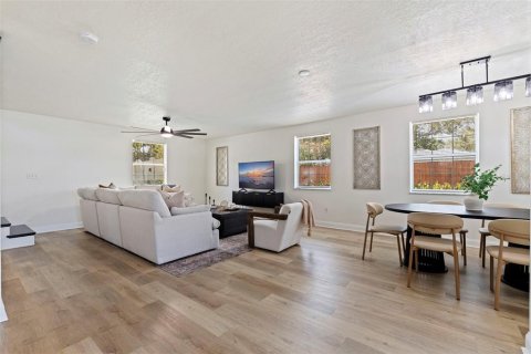 Casa en venta en Saint Petersburg, Florida, 4 dormitorios, 187.29 m2 № 2221059 - foto 6