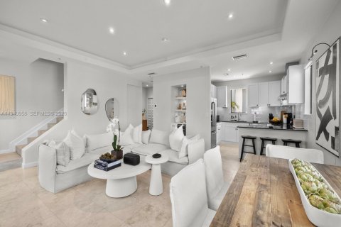 Condominio en South Miami, Florida, 3 dormitorios  № 1998654