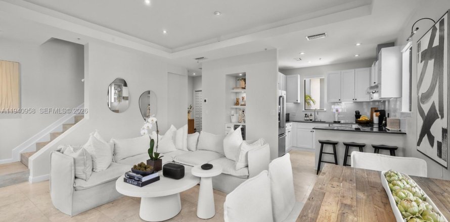 Condominio en South Miami, Florida, 3 dormitorios  № 1998654