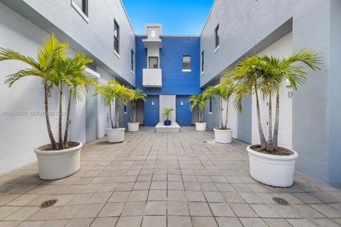 Condominio en venta en South Miami, Florida, 3 dormitorios, 176.7 m2 № 1998654 - foto 24