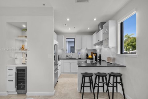 Condominio en venta en South Miami, Florida, 3 dormitorios, 176.7 m2 № 1998654 - foto 5