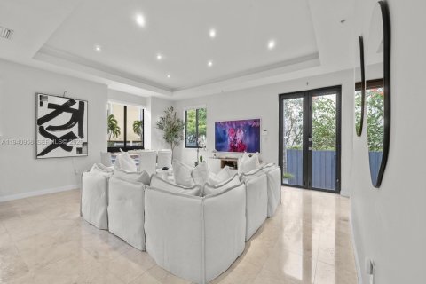 Condominio en venta en South Miami, Florida, 3 dormitorios, 176.7 m2 № 1998654 - foto 4