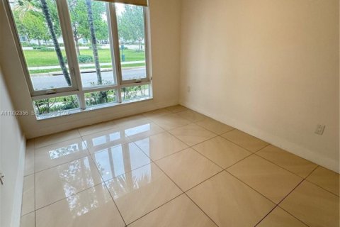 Adosado en venta en Doral, Florida, 4 dormitorios, 172.98 m2 № 2000394 - foto 15