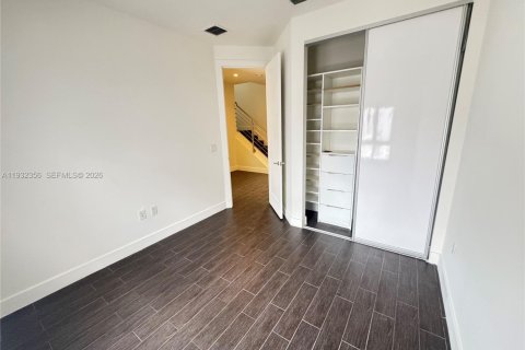 Adosado en venta en Doral, Florida, 4 dormitorios, 172.98 m2 № 2000394 - foto 25